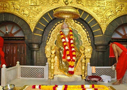 pune airport to shirdi cabs